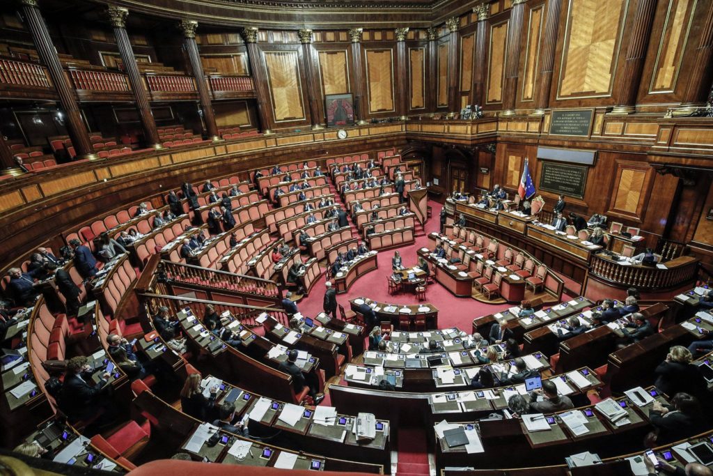 Legittima difesa, approvato il disegno di legge in Senato. Salvini esulta ma…