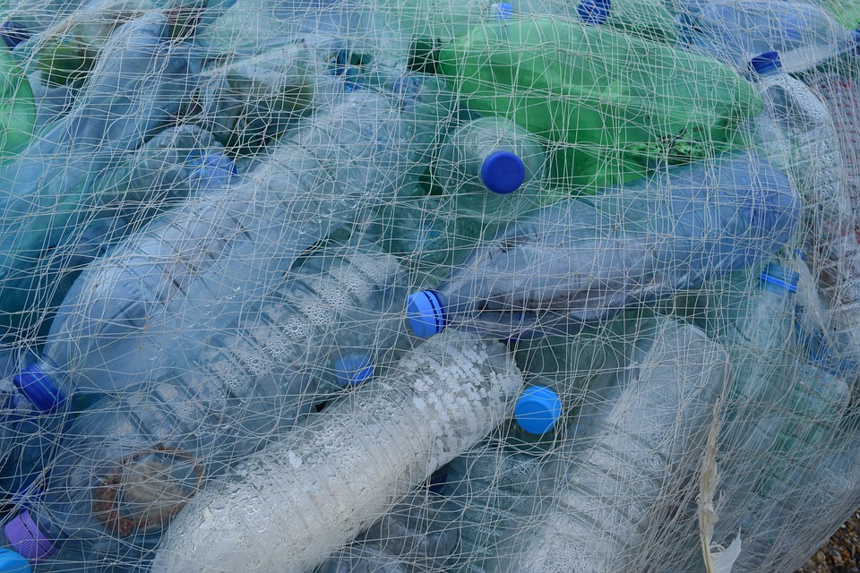 Ambiente, approvato il disegno di legge “Salvamare”: “iniziamo a ripulire il nostro mare dalla plastica”