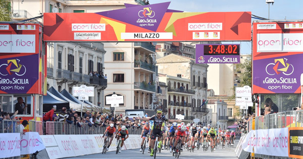 Giro di Sicilia 2019: è Riccardo Stacchiotti il vincitore della prima tappa sul podio di Milazzo. LA CLASSIFICA