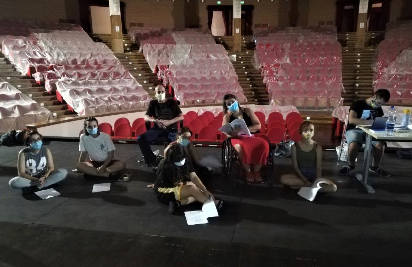 Teatro Mandanici di Barcellona Pozzo di Gotto: si riparte con “Juliet ≡ Romeo”