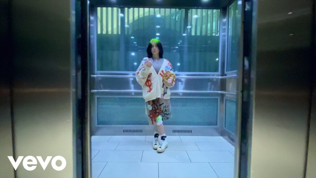 Billie Eilish le canta agli haters nel suo ultimo video