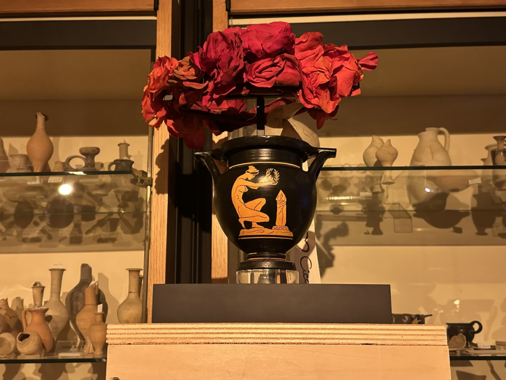 La performance di Simone Valsecchi nella sala Zeus del museo archeologico Griffo